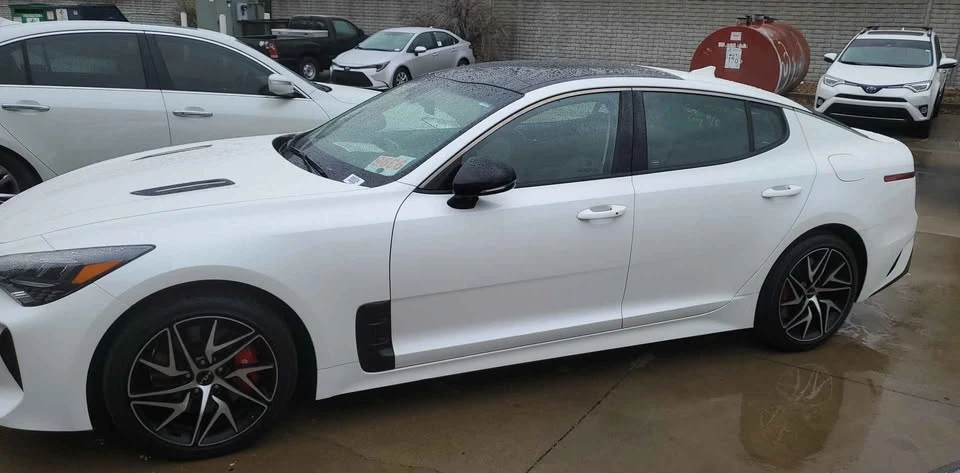 2023 Kia Stinger - Image 2 of 3