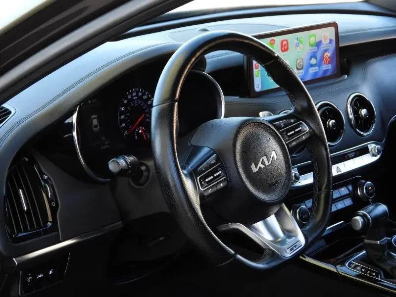 2023 Kia Stinger - Image 15 of 20