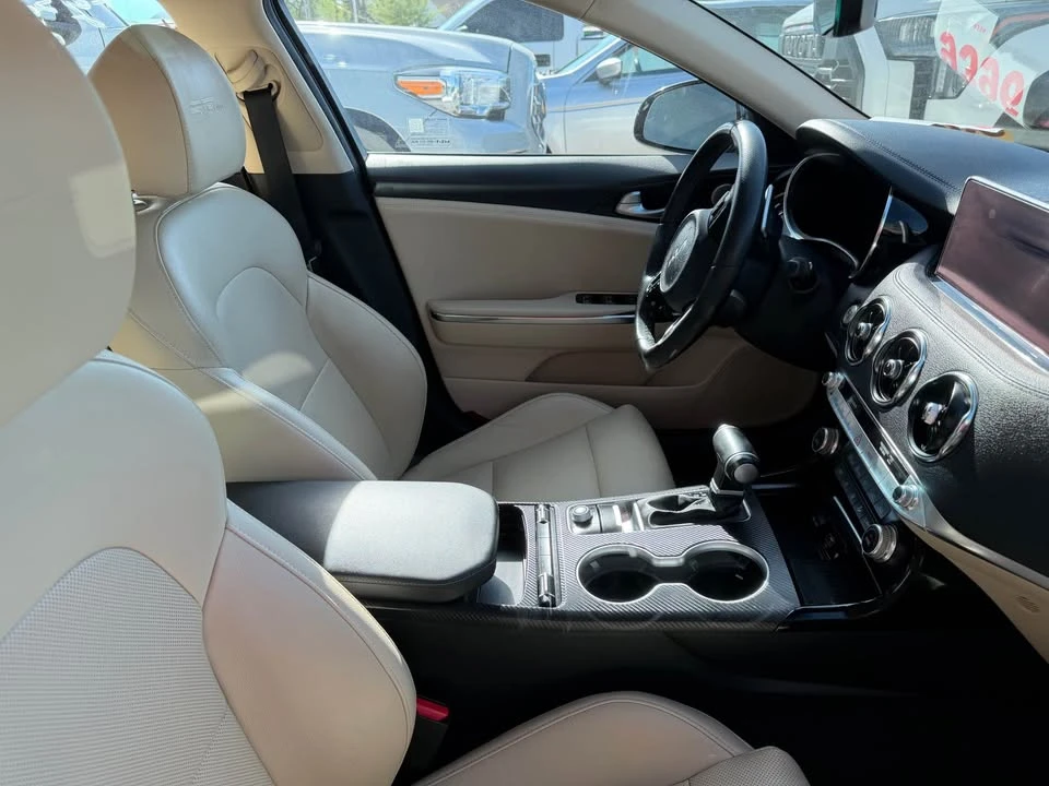 2023 Kia Stinger - Image 4 of 5