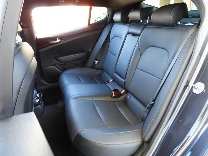 2023 Kia Stinger - Image 11 of 20