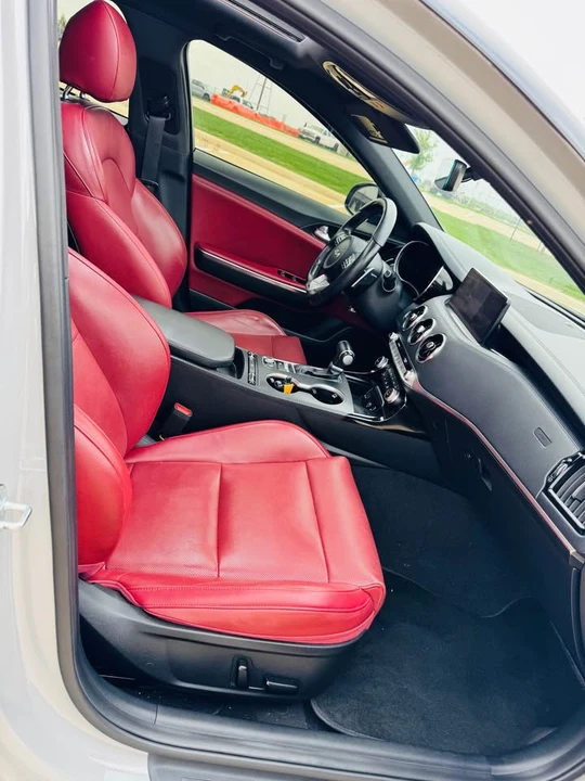 2023 Kia Stinger - Image 13 of 21