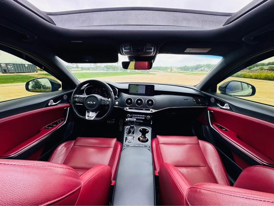 2023 Kia Stinger - Image 15 of 21