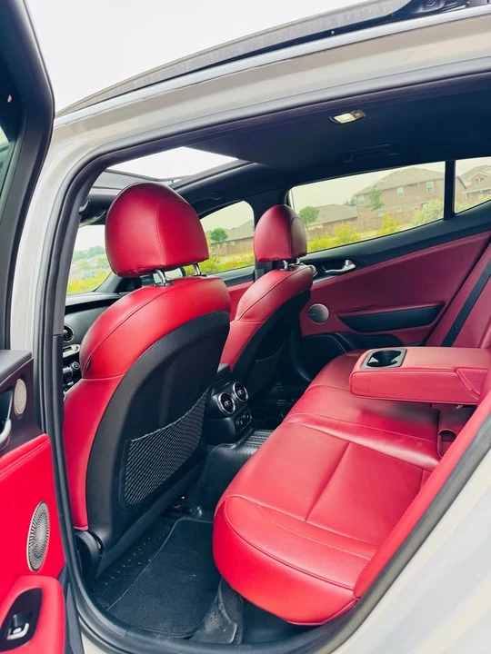 2023 Kia Stinger - Image 11 of 21