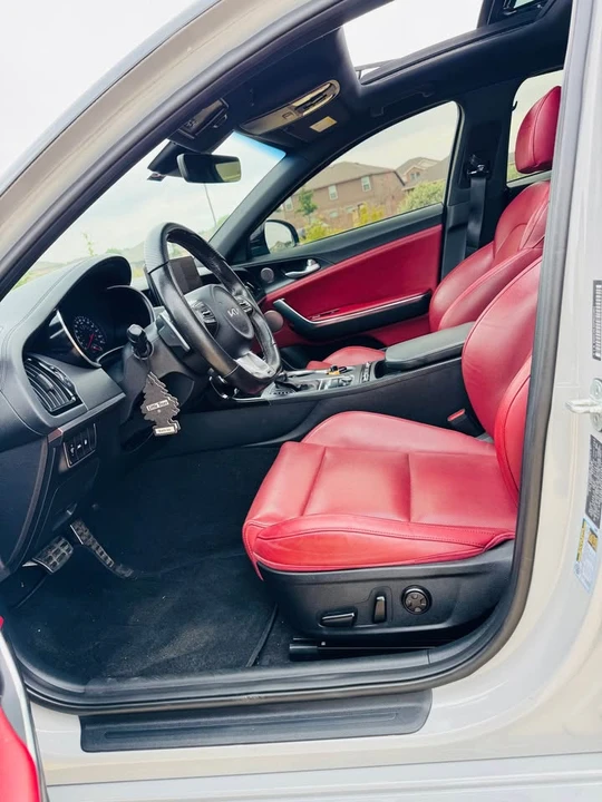 2023 Kia Stinger - Image 10 of 21