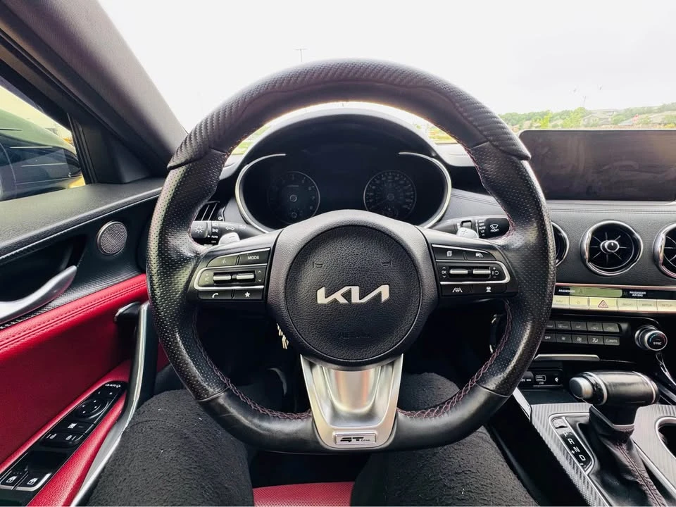 2023 Kia Stinger - Image 18 of 21