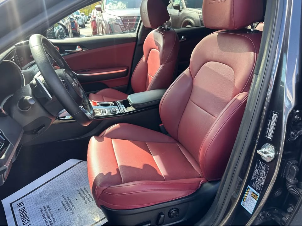 2023 Kia Stinger - Image 9 of 14