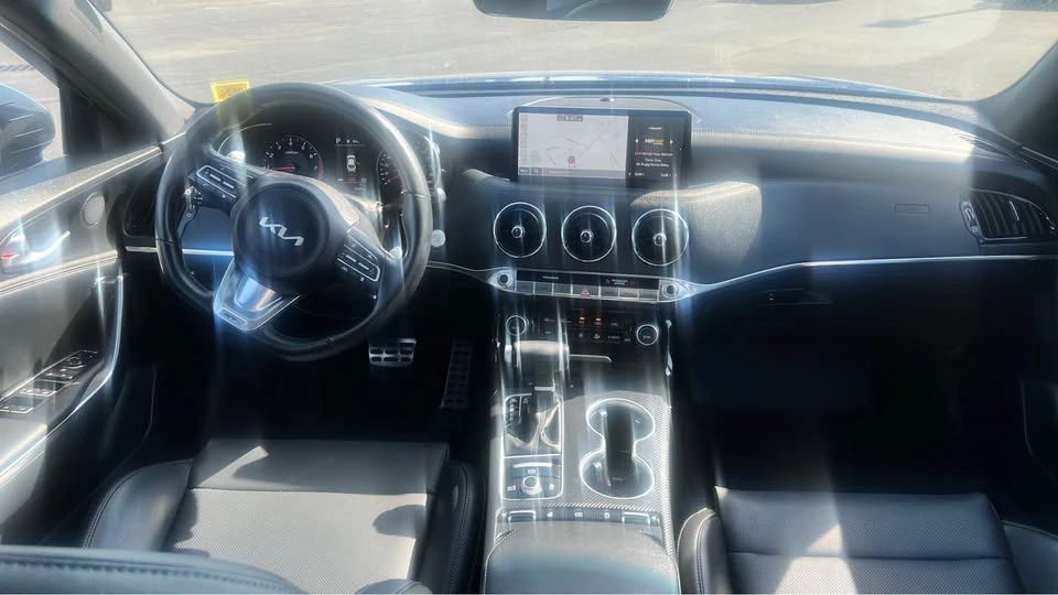2023 Kia Stinger - Image 9 of 13