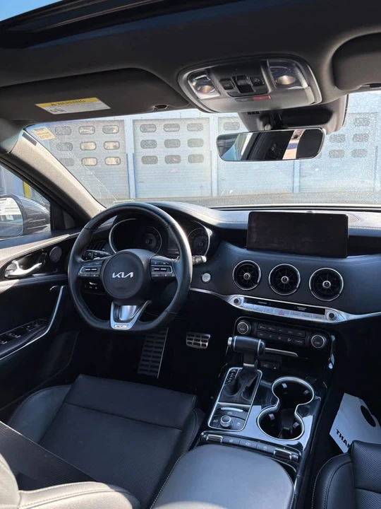 2023 Kia Stinger - Image 2 of 9