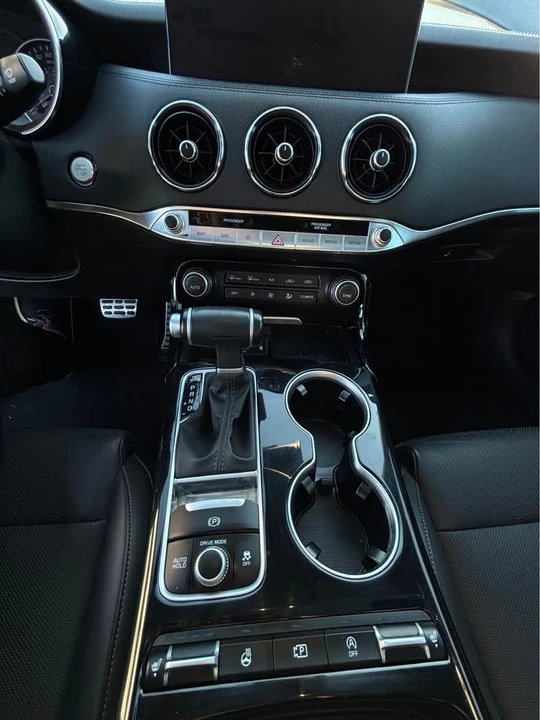 2023 Kia Stinger - Image 6 of 9
