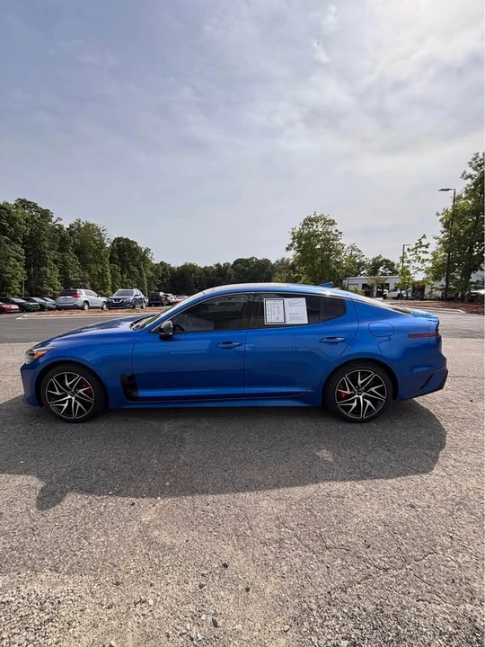 2023 Kia Stinger - Image 2 of 10