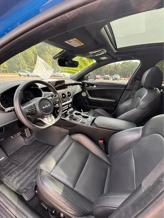 2023 Kia Stinger - Image 7 of 10