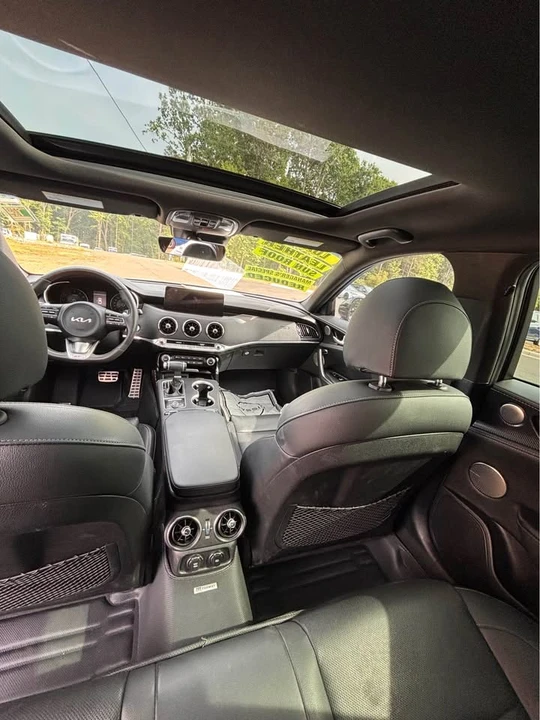 2023 Kia Stinger - Image 8 of 10