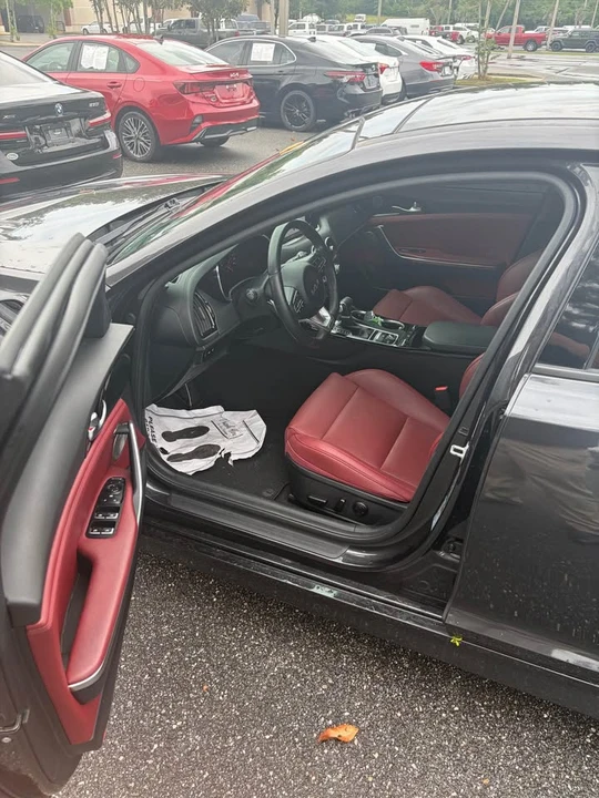 2023 Kia Stinger - Image 10 of 16
