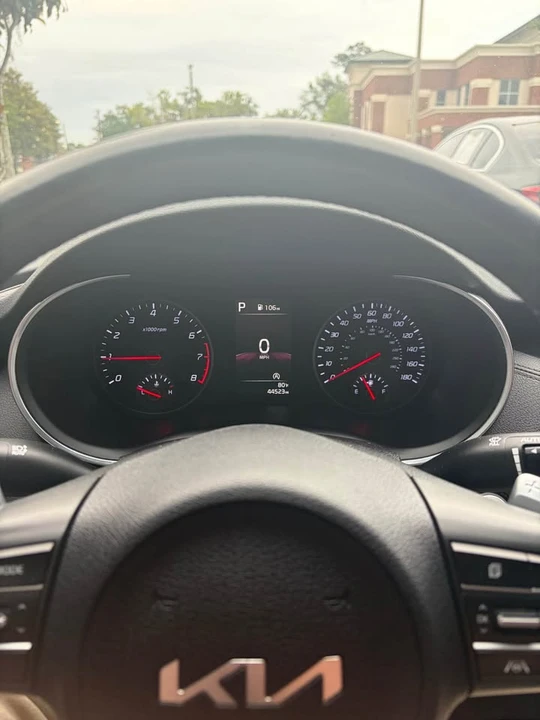2023 Kia Stinger - Image 11 of 16