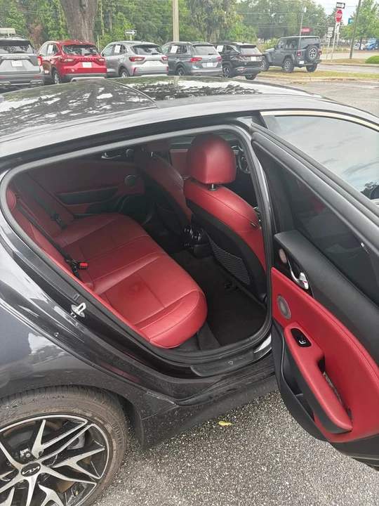 2023 Kia Stinger - Image 14 of 16