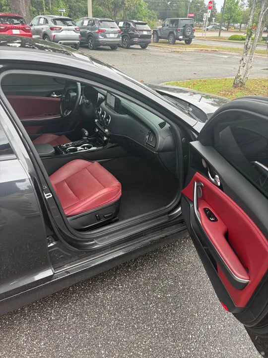 2023 Kia Stinger - Image 9 of 16