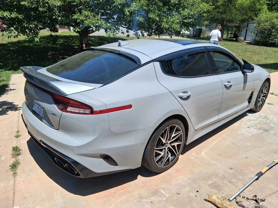 2023 Kia Stinger - Image 2 of 4