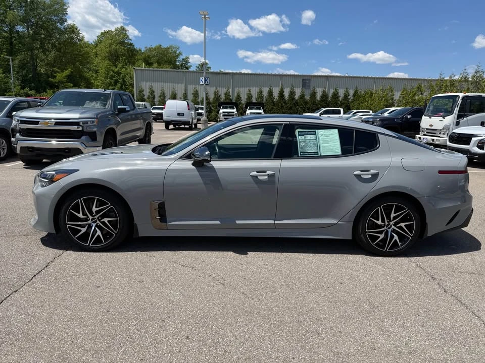 2023 Kia Stinger - Image 2 of 11