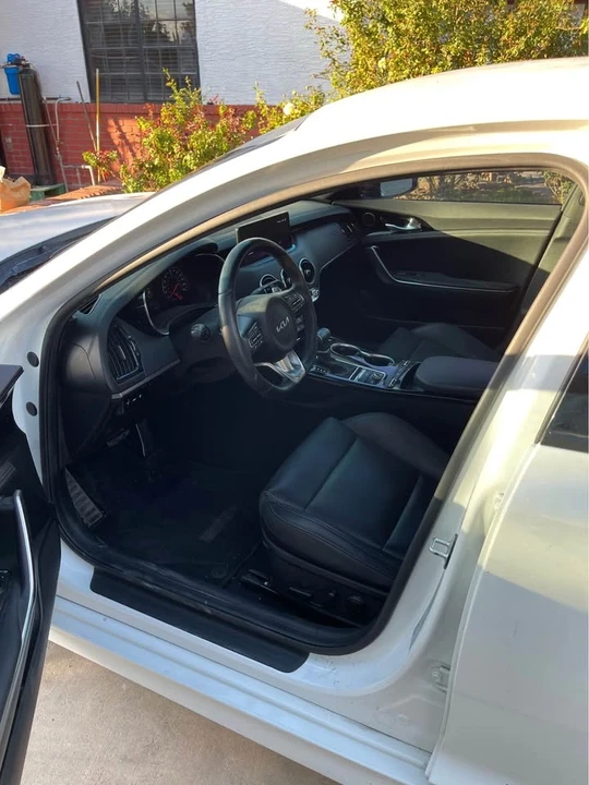 2023 Kia Stinger - Image 10 of 11