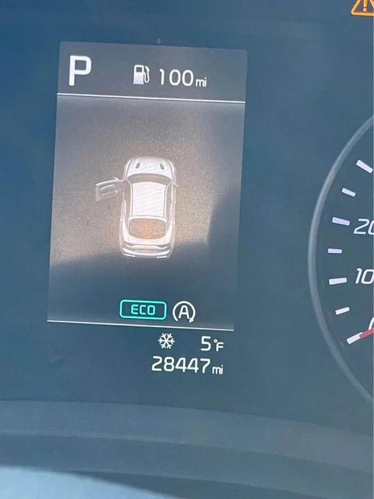 2023 Kia Stinger - Image 9 of 11