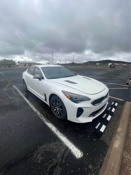 2023 Kia Stinger - Image 2 of 11