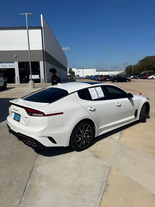 2023 Kia Stinger - Image 3 of 9