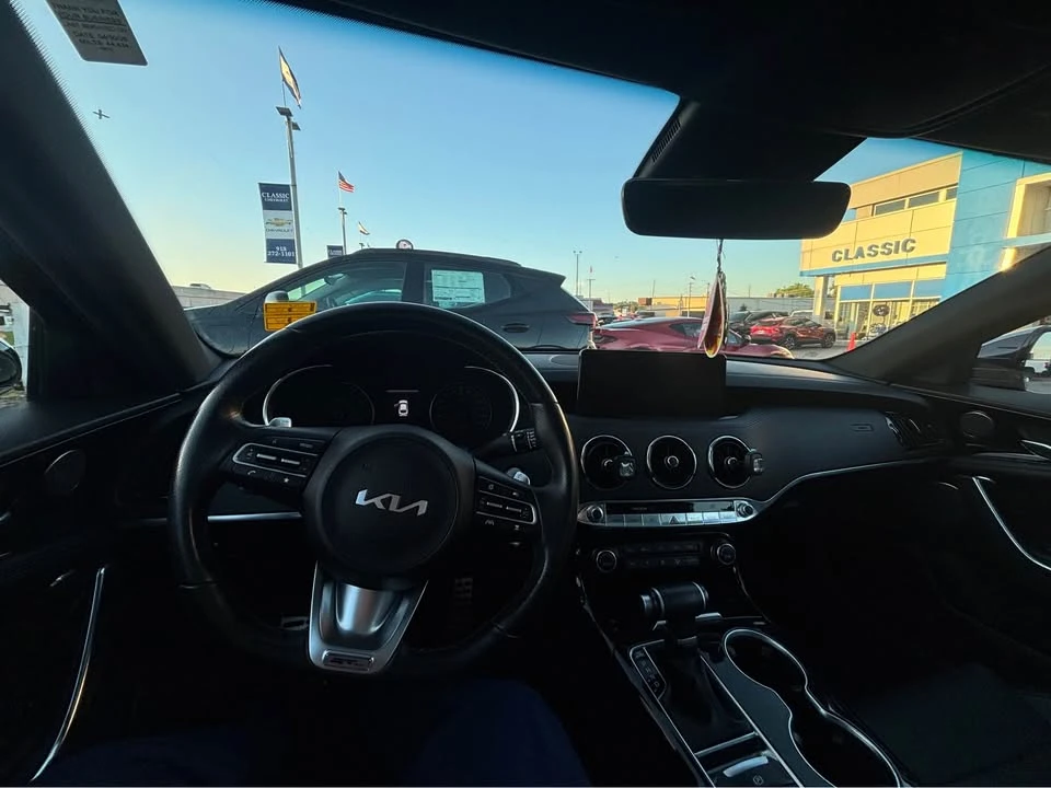 2023 Kia Stinger - Image 10 of 12