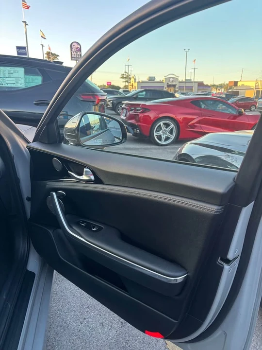 2023 Kia Stinger - Image 9 of 12
