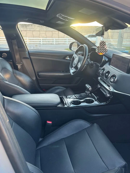 2023 Kia Stinger - Image 8 of 12