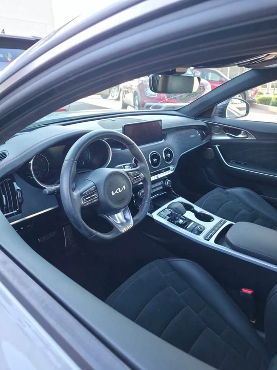 2023 Kia Stinger GT - Image 2 of 6