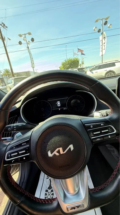 2023 Kia Stinger GT - Image 10 of 18