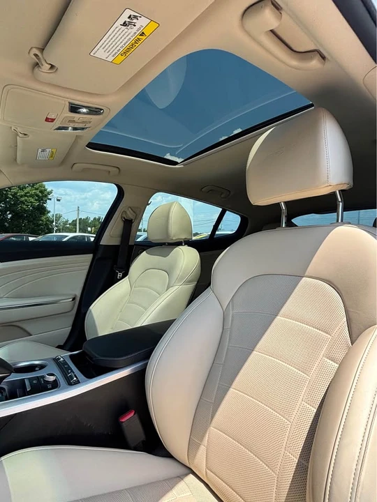 2023 Kia Stinger GT - Image 8 of 17