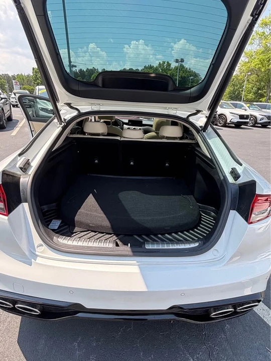 2023 Kia Stinger GT - Image 16 of 17
