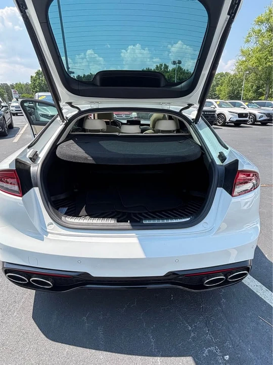 2023 Kia Stinger GT - Image 15 of 17