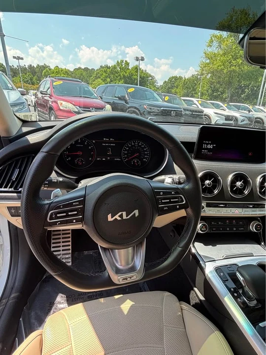 2023 Kia Stinger GT - Image 9 of 17