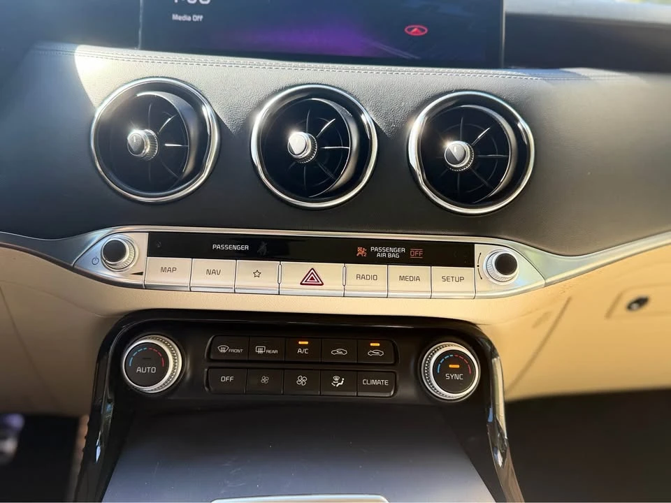 2023 Kia Stinger GT - Image 17 of 20