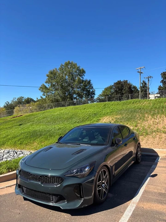 2023 Kia Stinger GT - Image 2 of 10