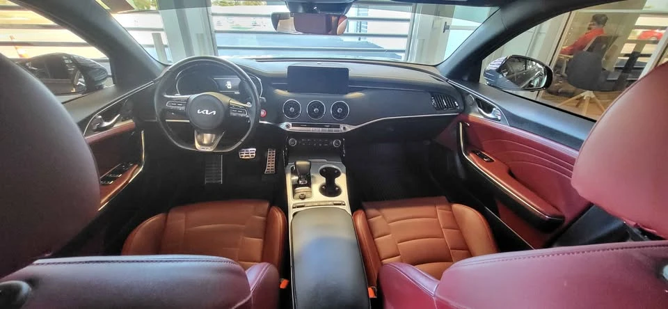 2023 Kia Stinger GT - Image 10 of 13
