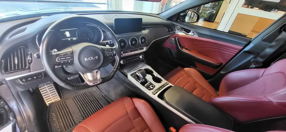 2023 Kia Stinger GT - Image 9 of 13