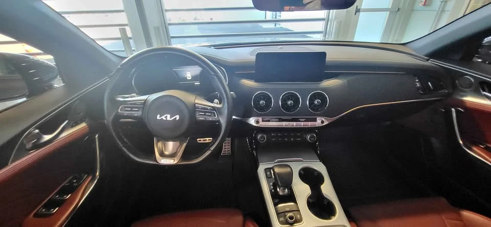 2023 Kia Stinger GT - Image 11 of 13