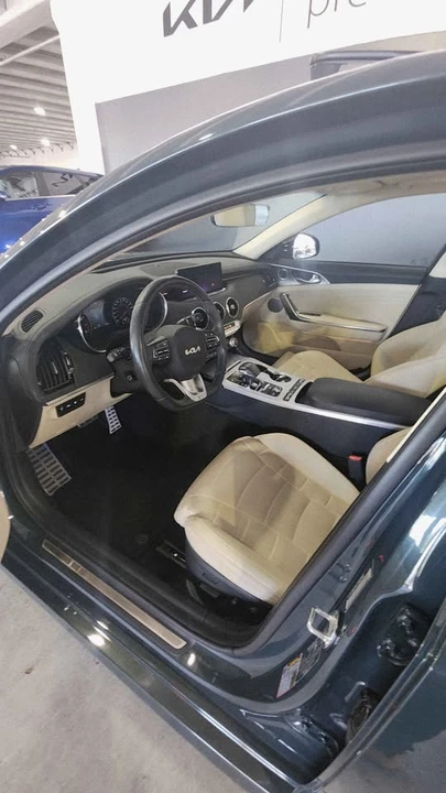 2023 Kia Stinger GT - Image 10 of 11