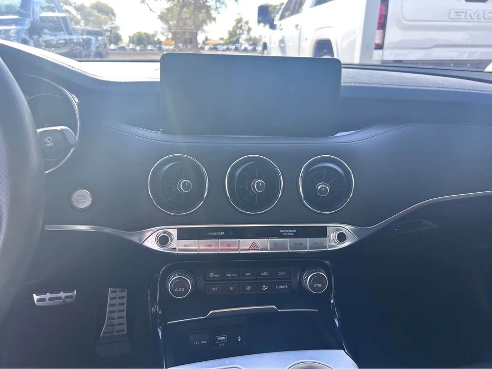 2023 Kia Stinger GT - Image 7 of 10