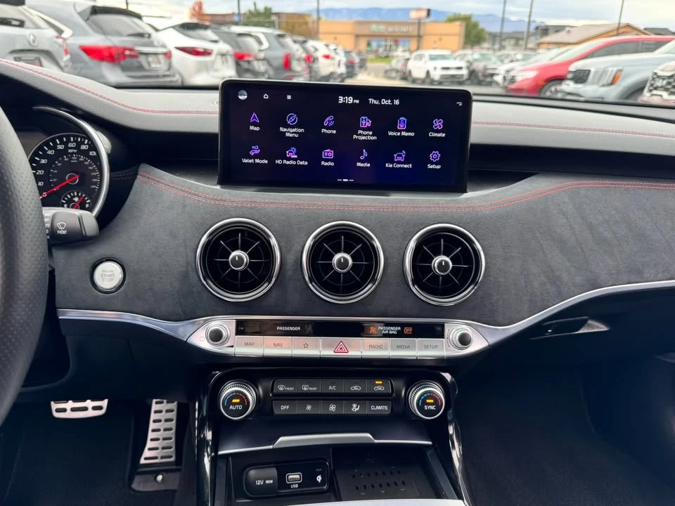 2023 Kia Stinger GT - Image 11 of 19