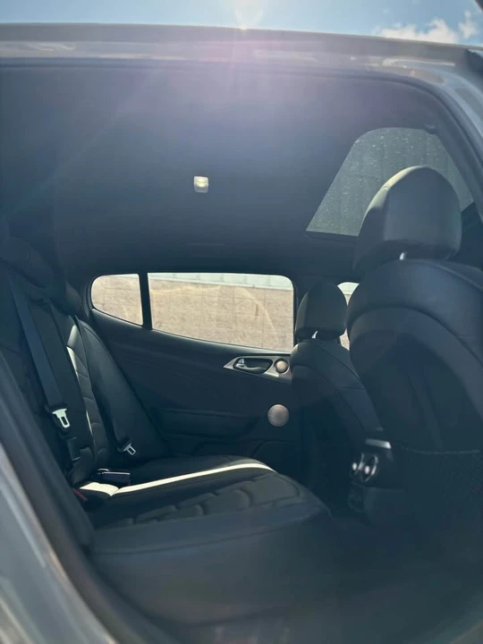 2023 Kia Stinger GT - Image 8 of 18