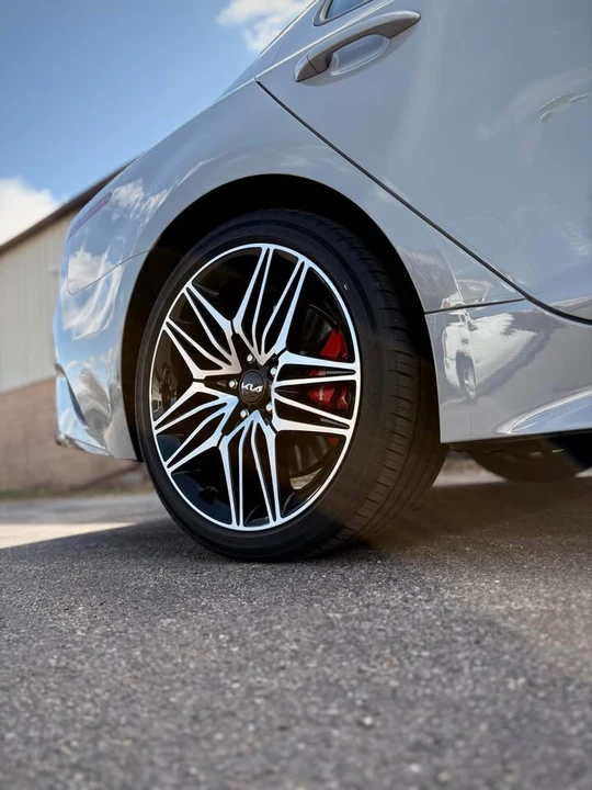 2023 Kia Stinger GT - Image 16 of 18