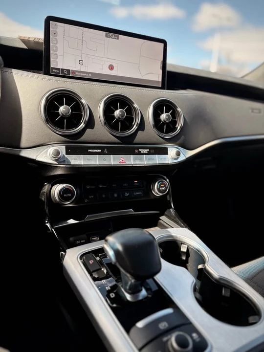 2023 Kia Stinger GT - Image 13 of 18