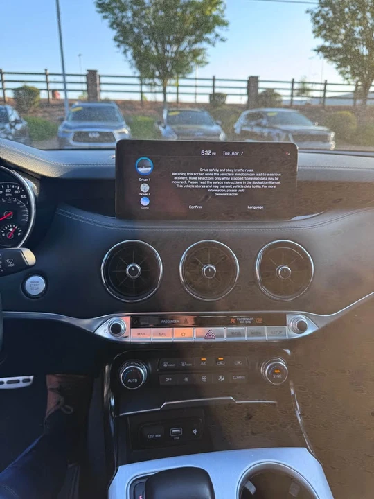 2023 Kia Stinger GT - Image 8 of 10