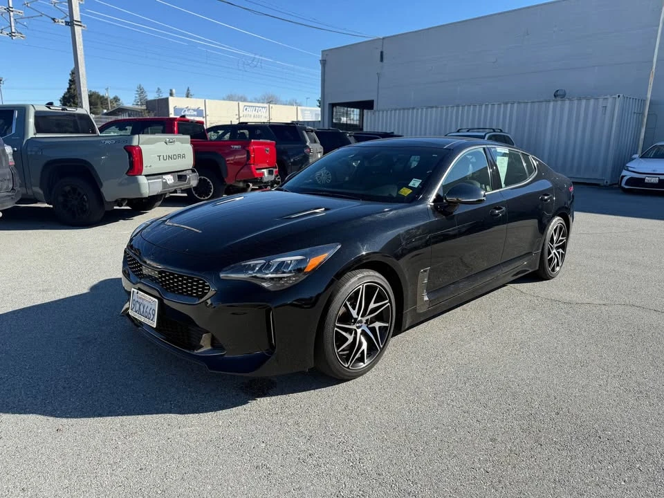 2023 Kia Stinger - Image 2 of 12