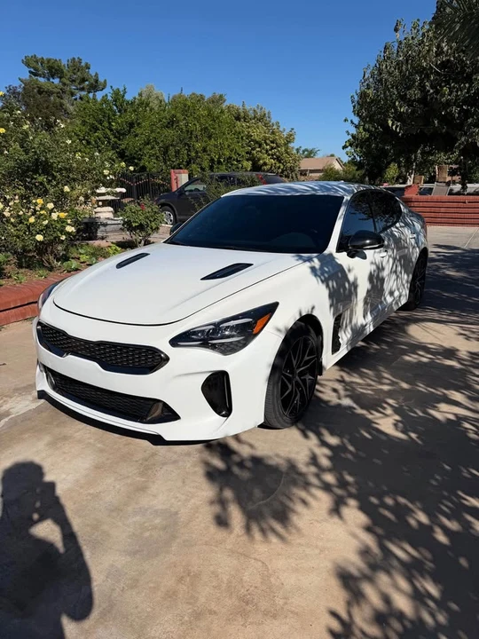 2023 Kia Stinger - Image 2 of 15