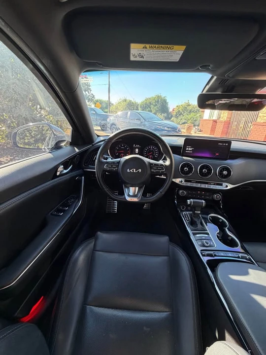 2023 Kia Stinger - Image 9 of 15